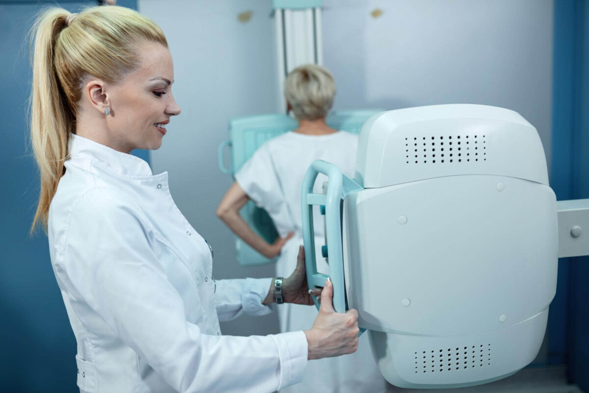 Utilitatea mamografiilor de control efectuate anterior diagnosticarii cancerului mamar la varste peste 70 ani
